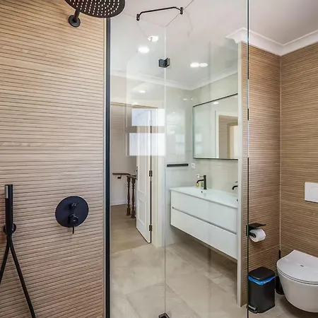 Family Oasis With Pool Lagos