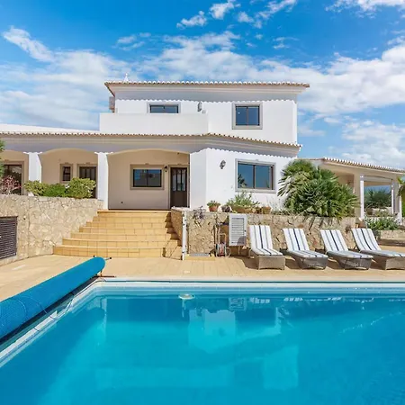 Family Oasis With Pool Lagos